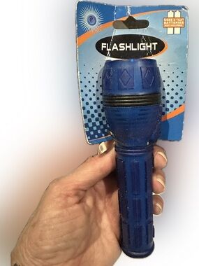GREENBRIER INTERNATIONAL BLUE HANDHELD FLASHLIGHT PORTABLE 2 AA BATTERIES TOOLS